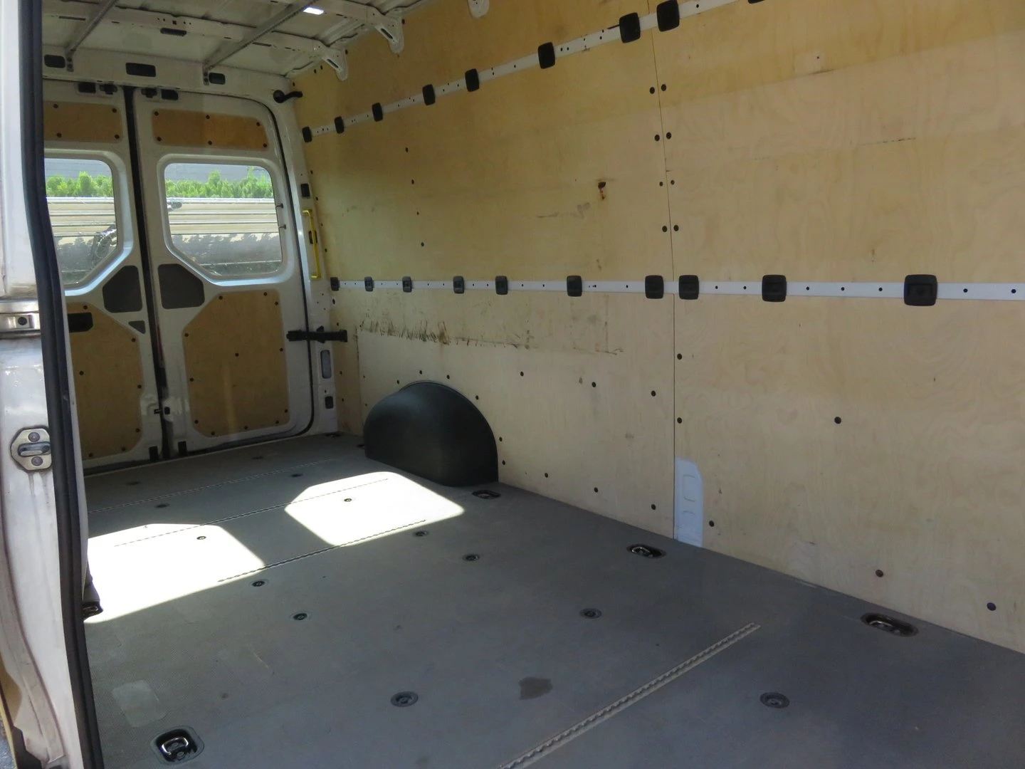 VW Crafter, снимка 8 - Бусове и автобуси - 56420307