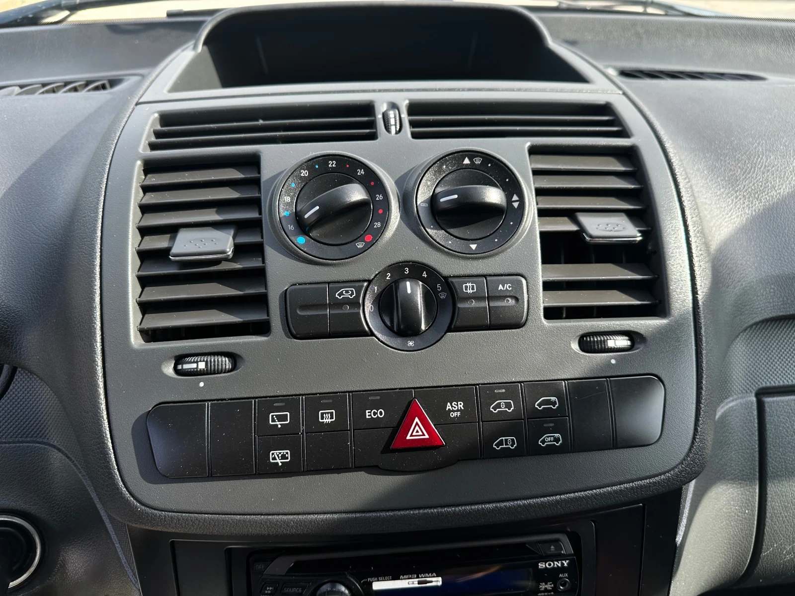 Mercedes-Benz Vito 9 местен* Long* Клима, снимка 9 - Бусове и автобуси - 55952288