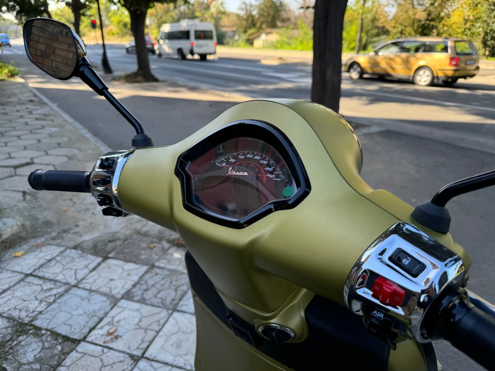 Vespa GTS 300 SuperSport Verde - изображение 9