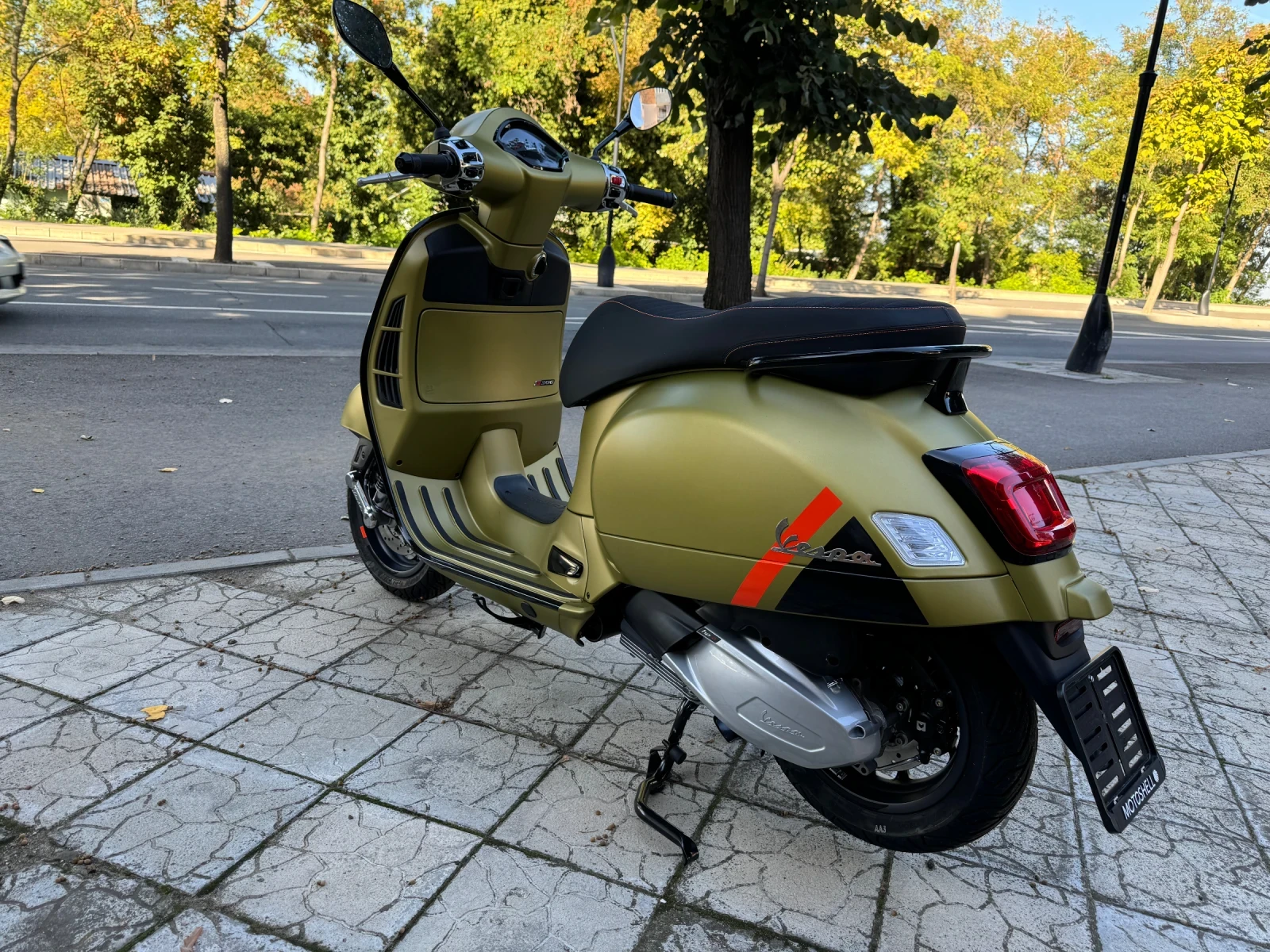 Vespa GTS 300 SuperSport Verde - изображение 5