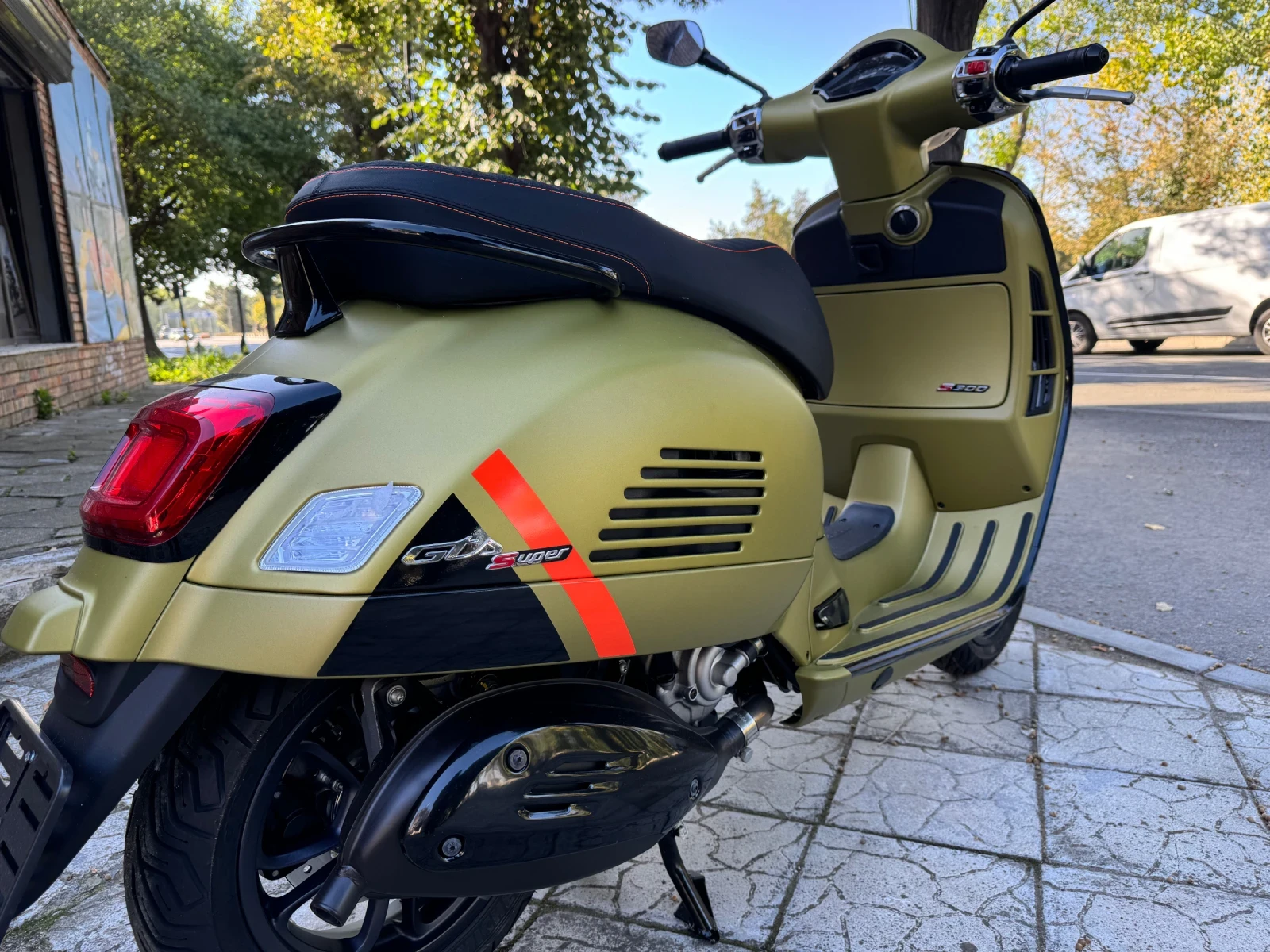 Vespa GTS 300 SuperSport Verde - изображение 10