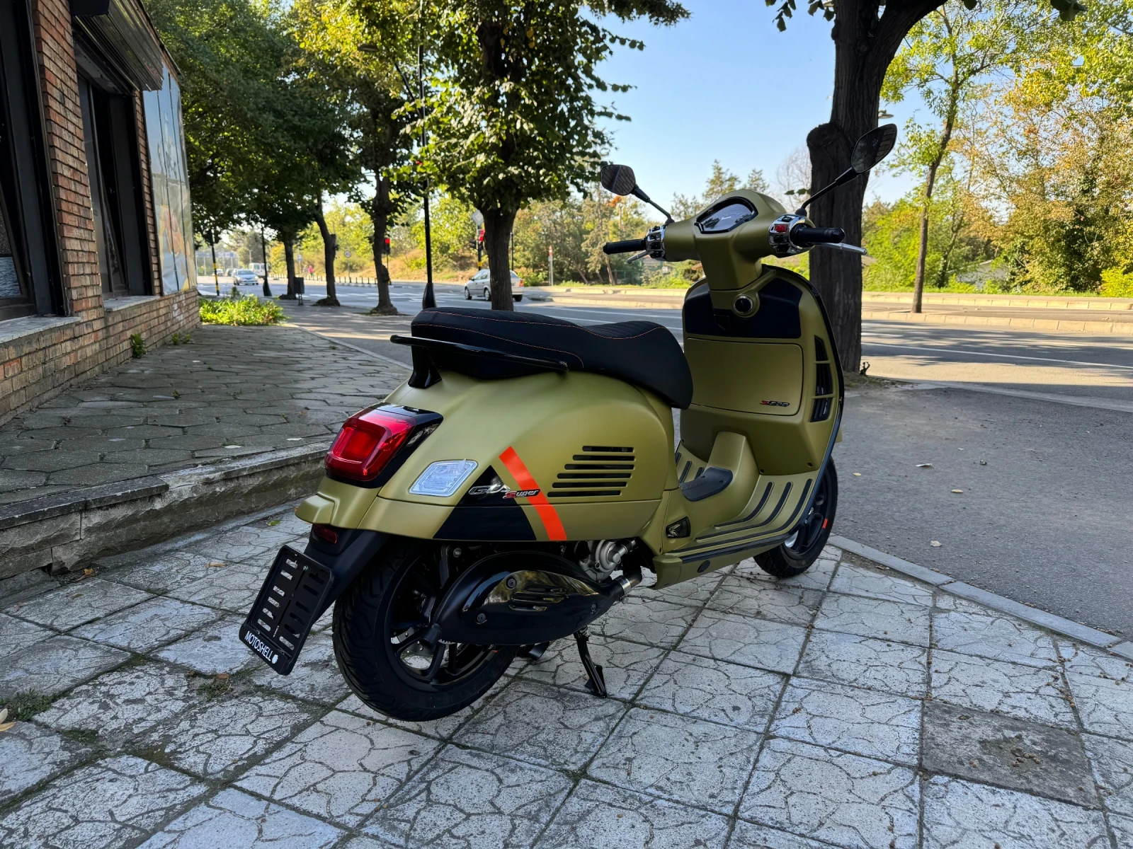 Vespa GTS 300 SuperSport Verde - изображение 3