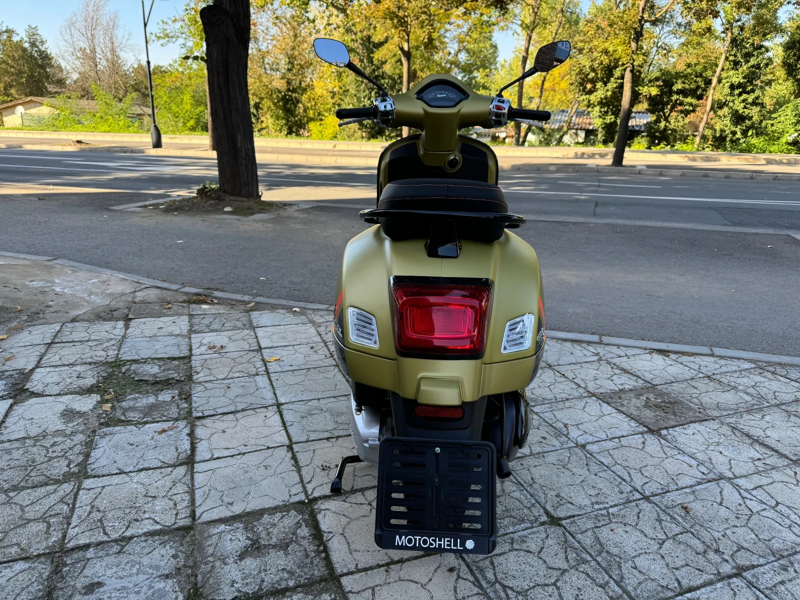 Vespa GTS 300 SuperSport Verde - изображение 4