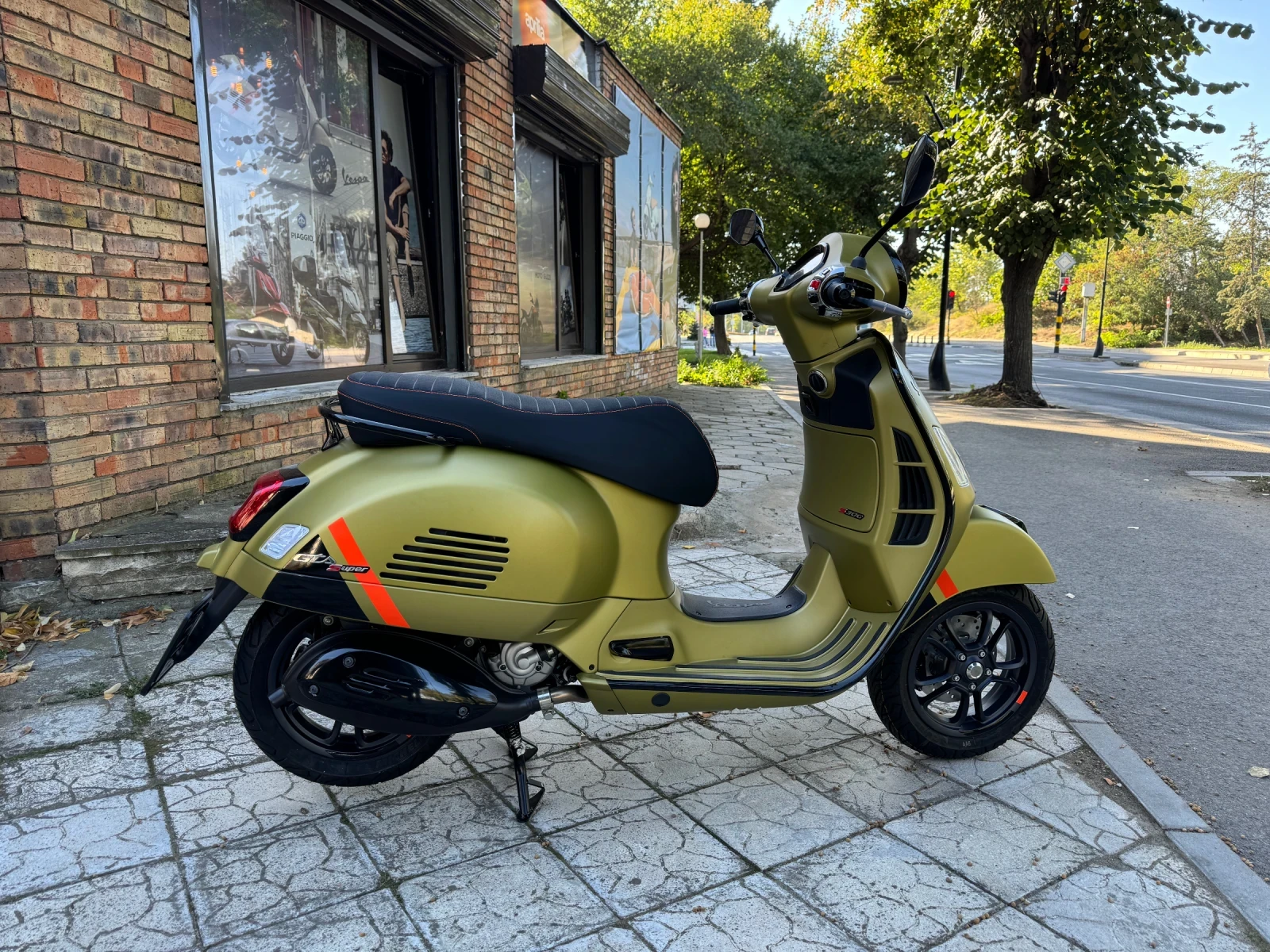 Vespa GTS 300 SuperSport Verde - изображение 2