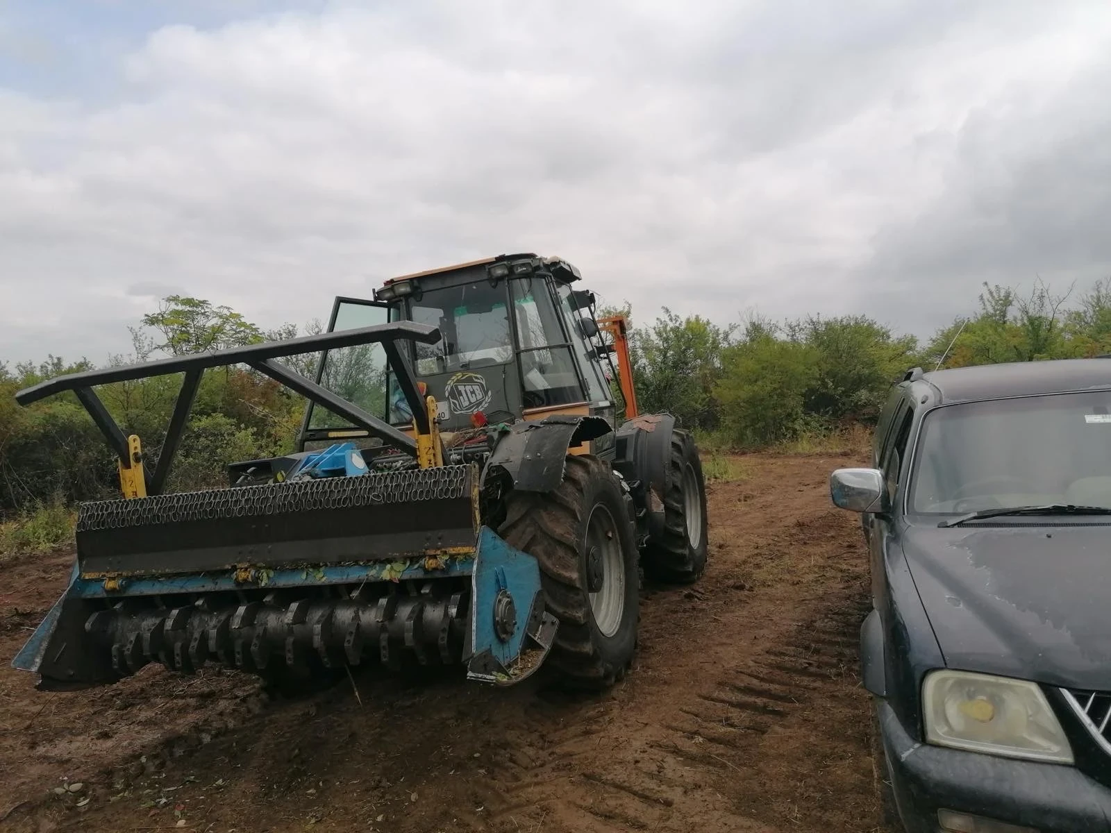 ������� JCB Fast track | Mobile.bg � ����������� 3