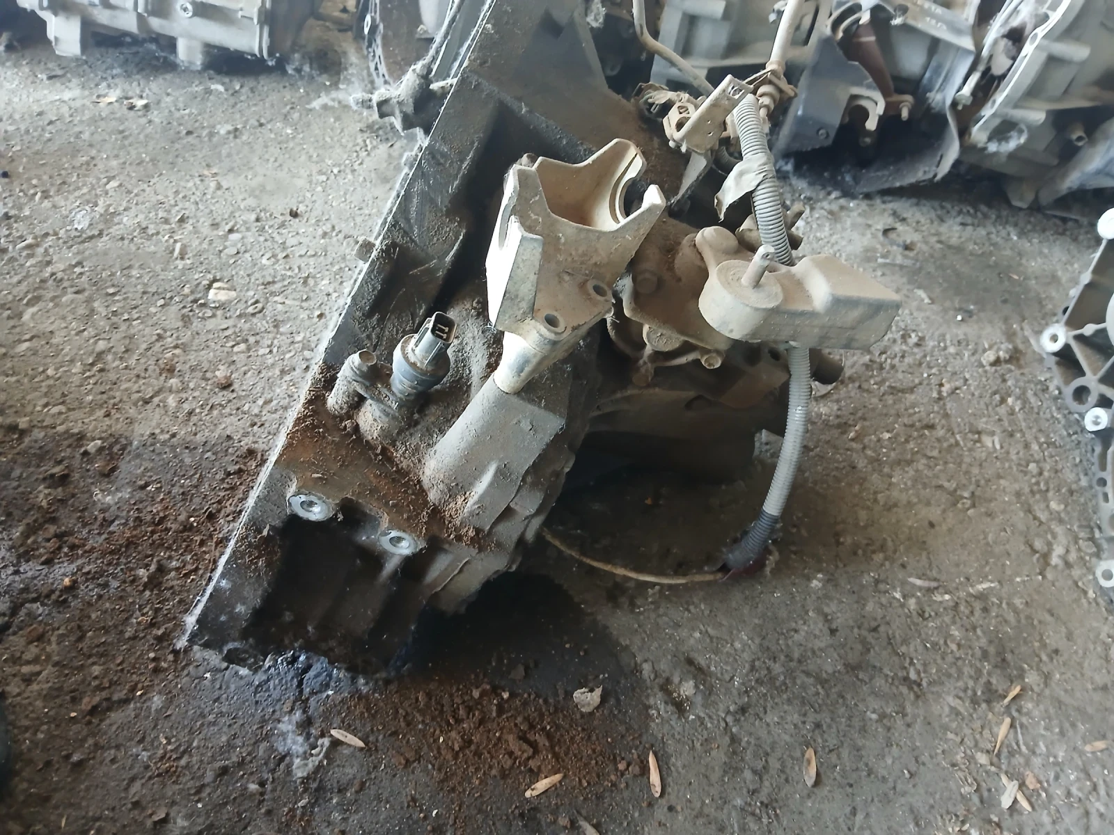 Скорости ръчни Honda HR-V 1.6i, снимка 4 - Части - 55274092