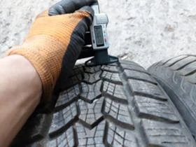 Гуми Зимни 215/65R16, снимка 4