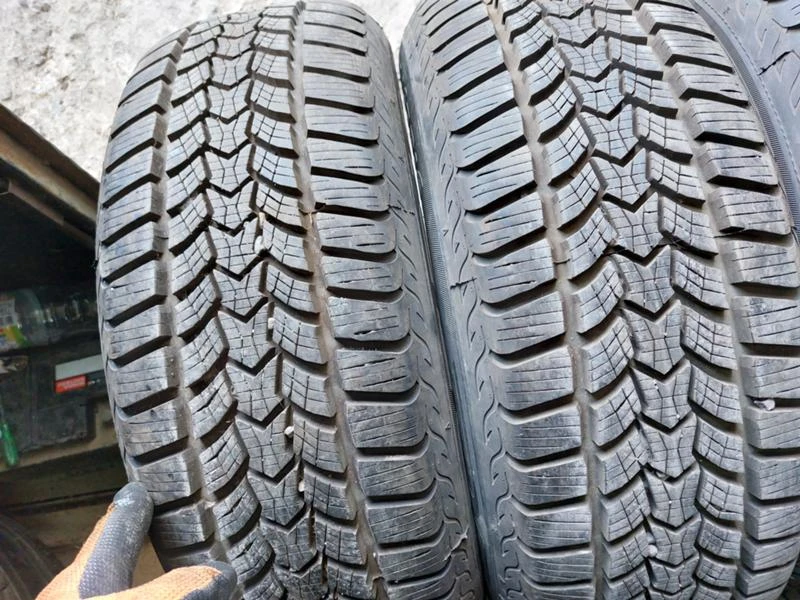 Гуми Зимни 215/65R16, снимка 2 - Гуми и джанти - 37120564