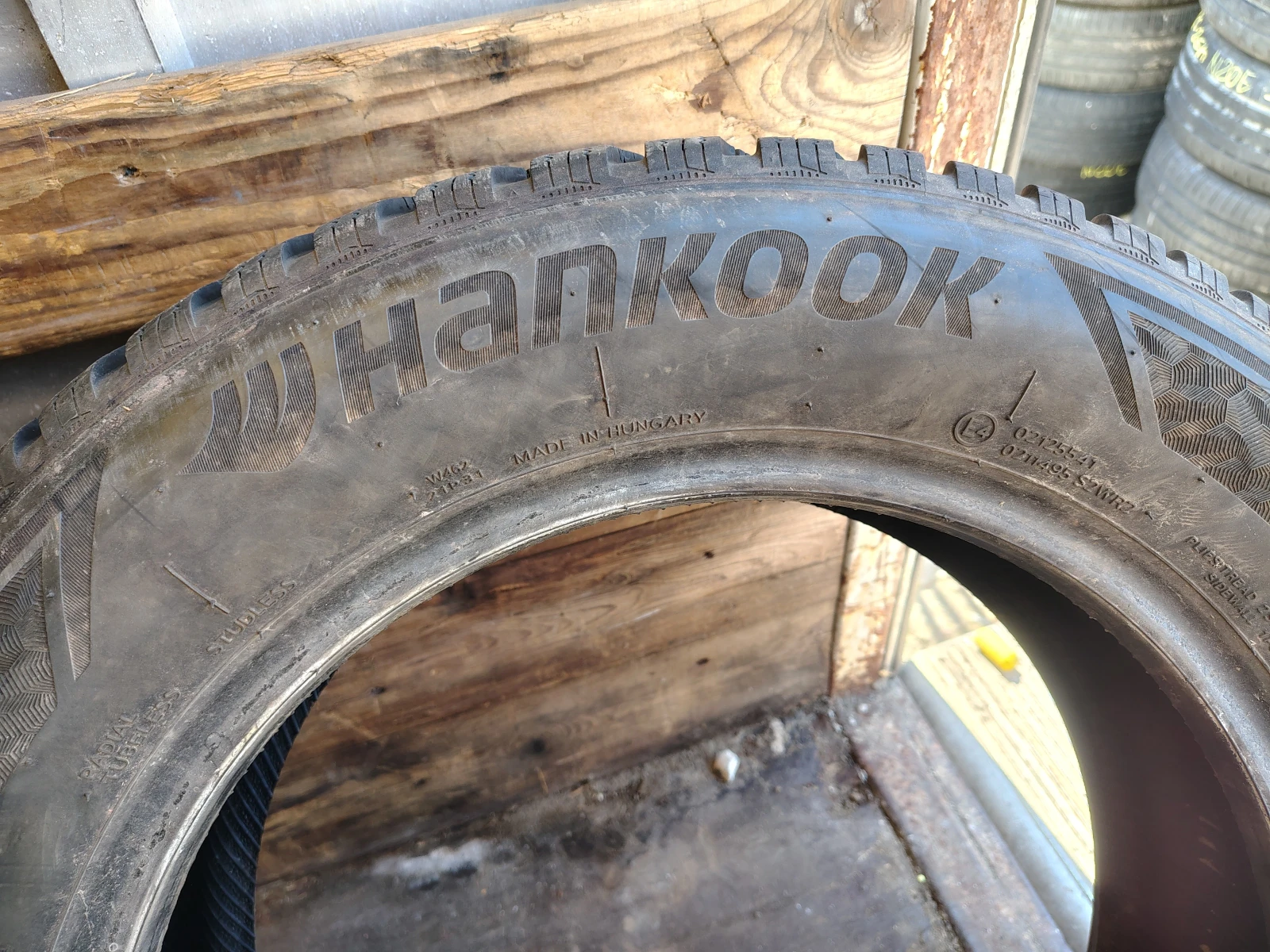 Гуми Зимни 205/60R16, снимка 3 - Гуми и джанти - 55841407