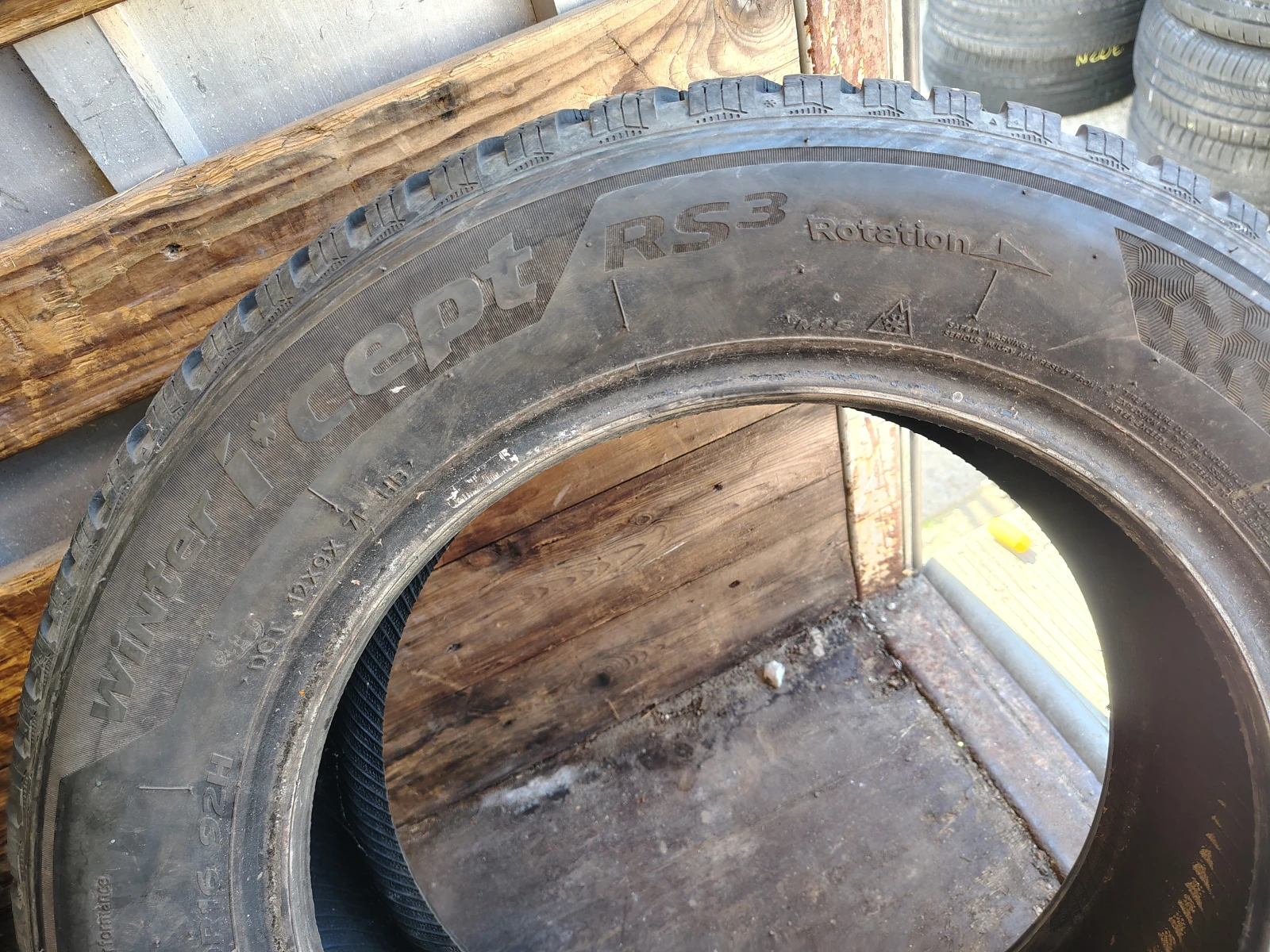 Гуми Зимни 205/60R16, снимка 5 - Гуми и джанти - 55841407