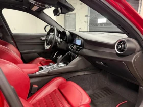 Alfa Romeo Giulia Veloce* Червена кожа* H/K* Камера* Дистроник* Разш | Auto.bg — изображение 11