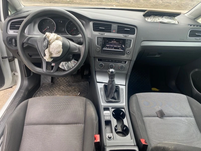 VW Golf 1.6 TDI, снимка 7 - Автомобили и джипове - 39828044