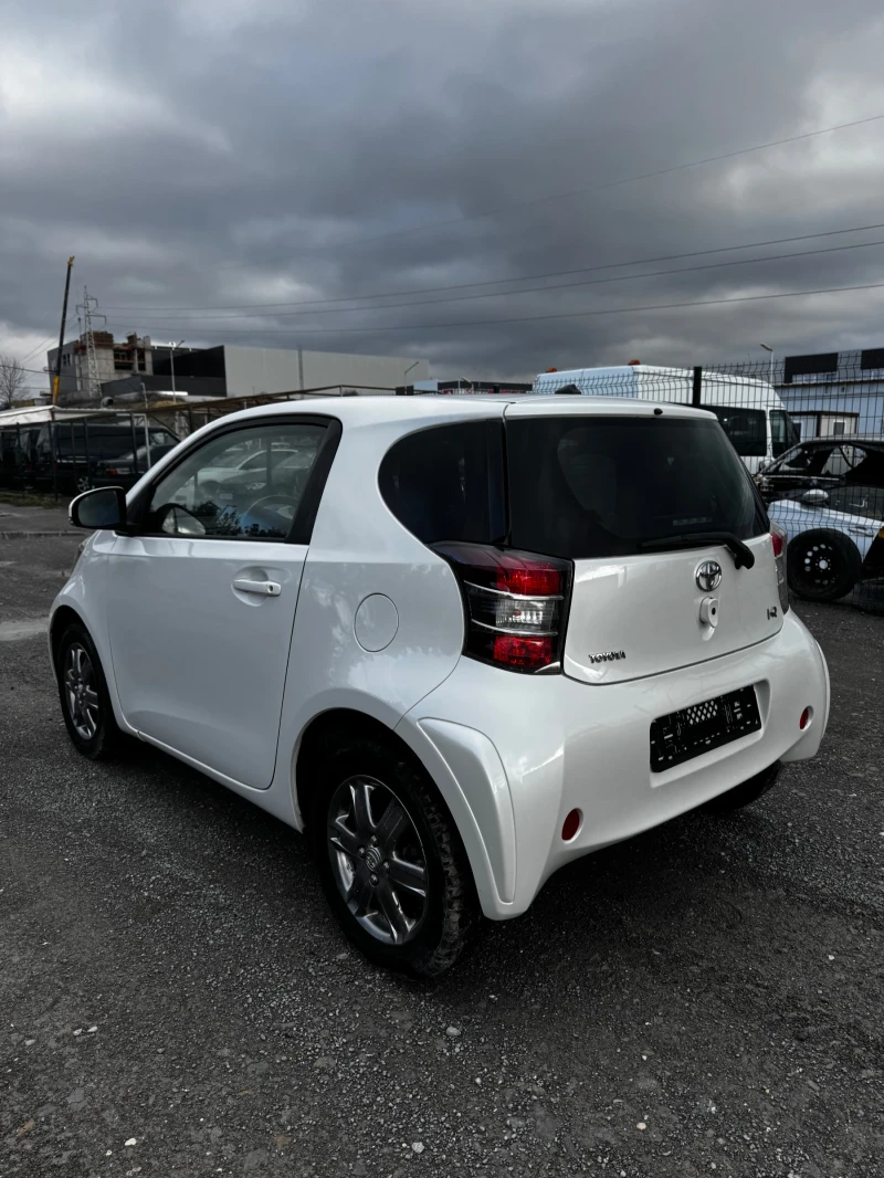 Toyota IQ 1.0 VVT-I KEYLESS/NAVI/PEARL, снимка 3 - Автомобили и джипове - 48381314