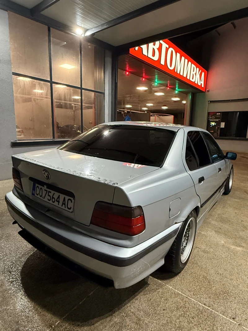 BMW 318, снимка 5 - Автомобили и джипове - 52619600