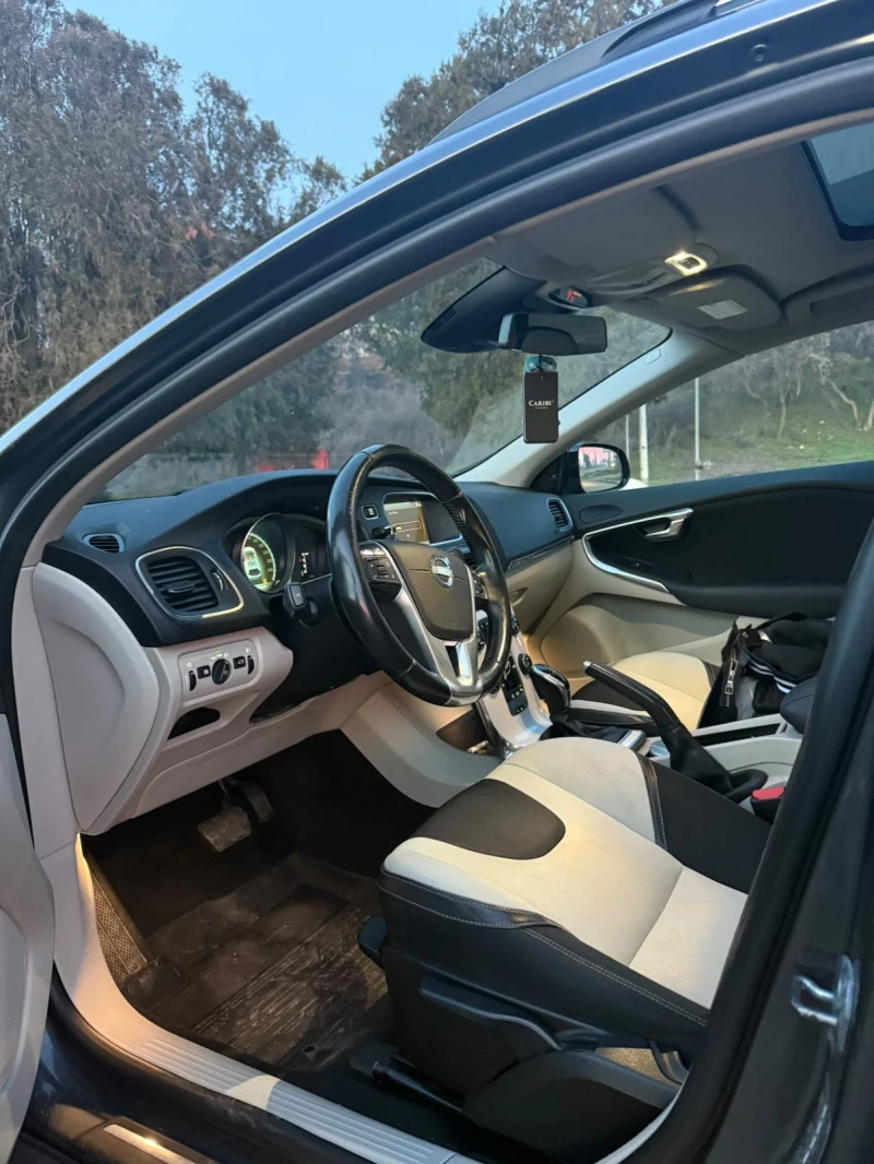 Volvo V40 Cross Country, снимка 7 - Автомобили и джипове - 52900639