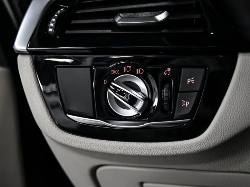 BMW 550 * M550i xDrive REMOTE PARKING PKG HEADS UP NAVI * , снимка 16 - Автомобили и джипове - 53044410