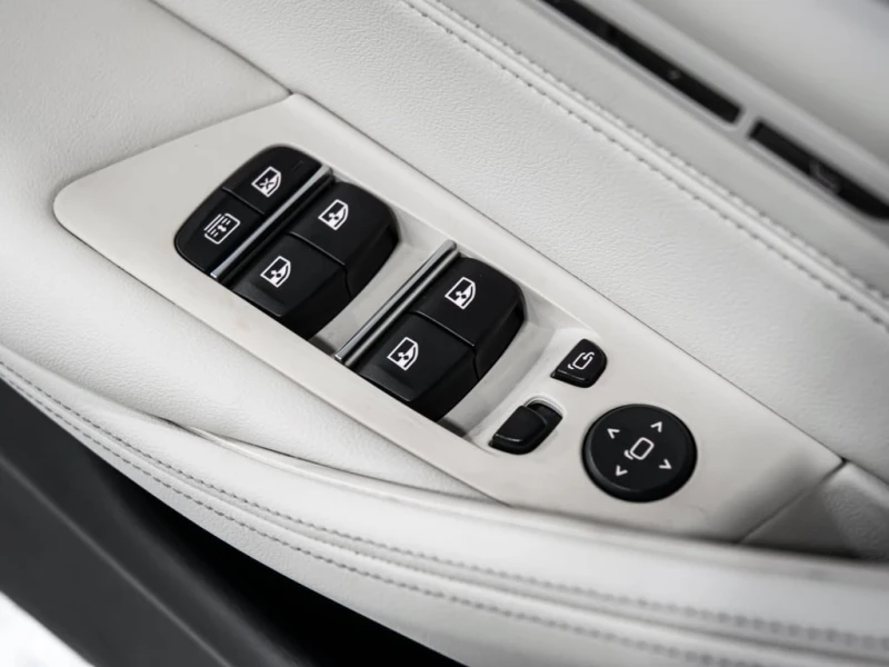 BMW 550 * M550i xDrive REMOTE PARKING PKG HEADS UP NAVI * , снимка 14 - Автомобили и джипове - 53044410