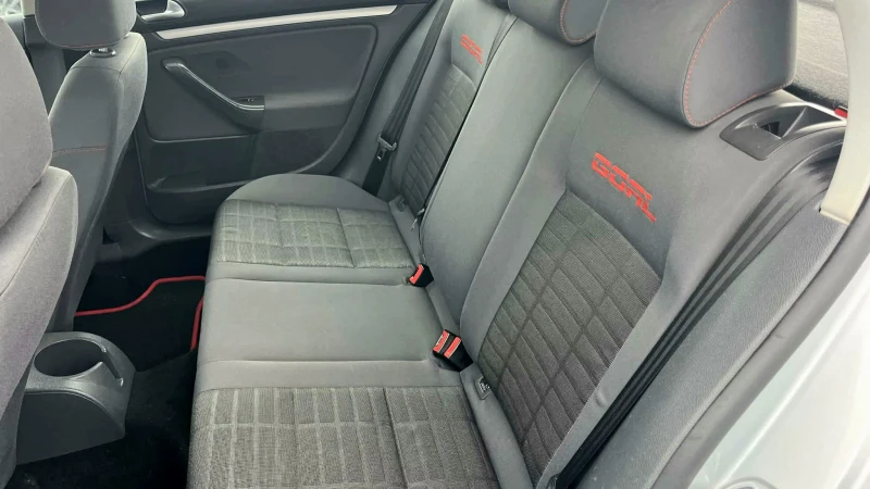 VW Golf 1.9 TDI-GOAL-6скорости, снимка 11 - Автомобили и джипове - 53408684
