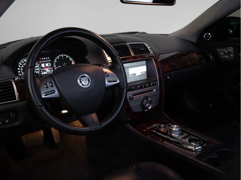 Jaguar Xk8 Coupe * B&W * БЕЗ ИНЦИДЕНТИ * СЕРВИЗНА КНИЖКА * , снимка 9 - Автомобили и джипове - 53587055