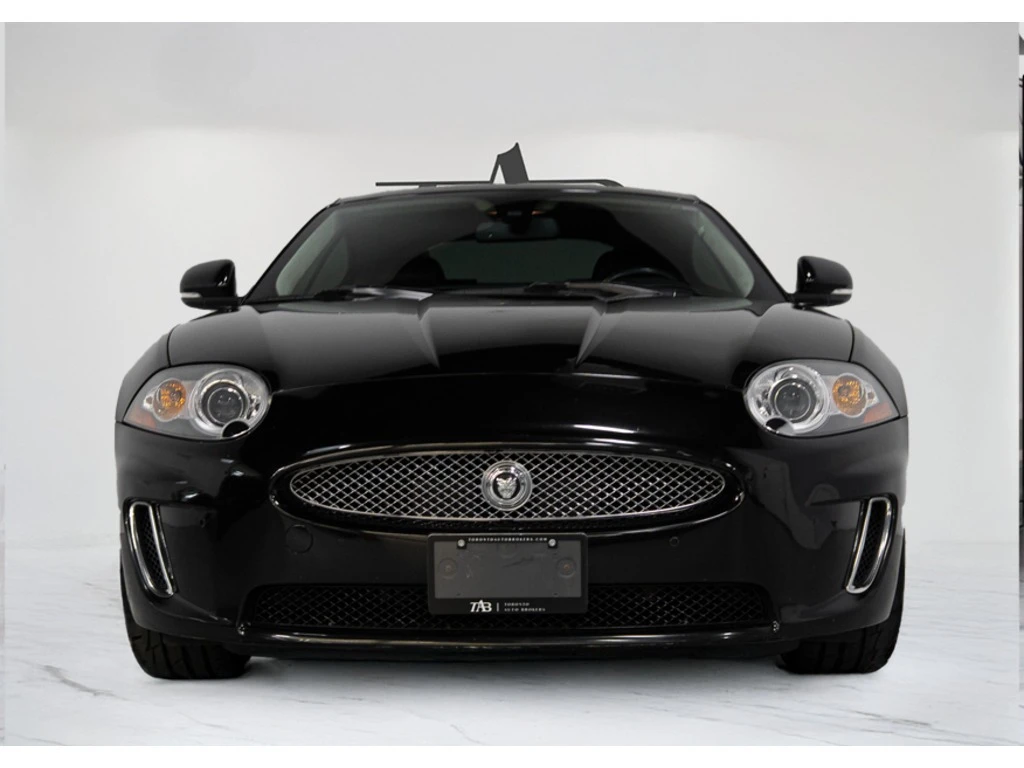 Jaguar Xk8 Coupe * B&W * БЕЗ ИНЦИДЕНТИ * СЕРВИЗНА КНИЖКА *  - изображение 2