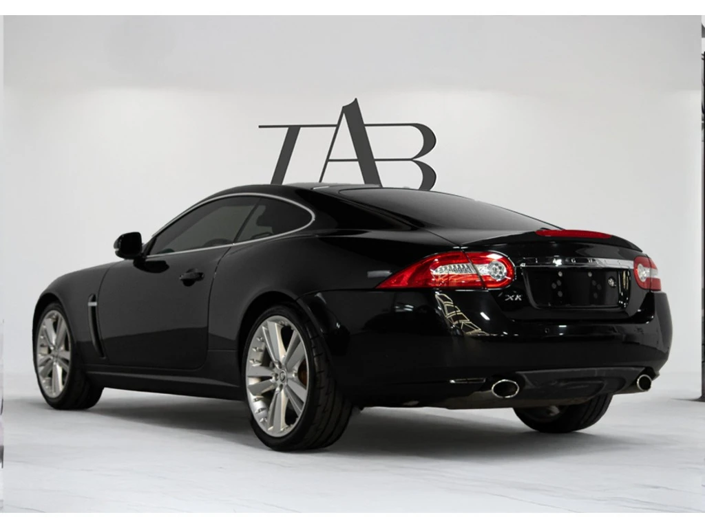 Jaguar Xk8 Coupe * B&W * БЕЗ ИНЦИДЕНТИ * СЕРВИЗНА КНИЖКА *  - изображение 6