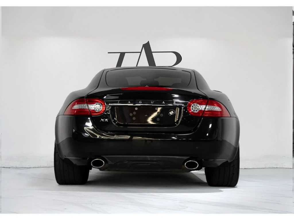 Jaguar Xk8 Coupe * B&W * БЕЗ ИНЦИДЕНТИ * СЕРВИЗНА КНИЖКА *  - изображение 5