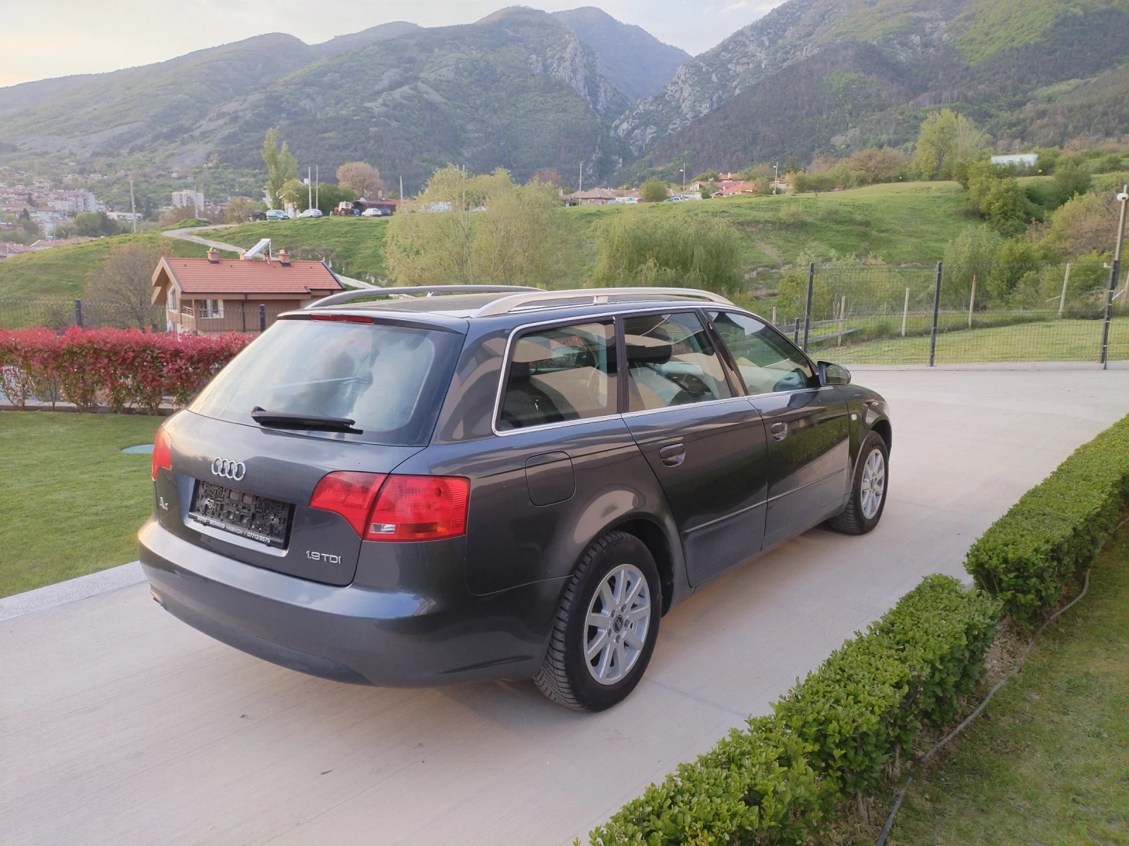 Audi A4 1.9 TDI 116hp Климатроник 4ел.стъкла Халогени Уник, снимка 5 - Автомобили и джипове - 54481933