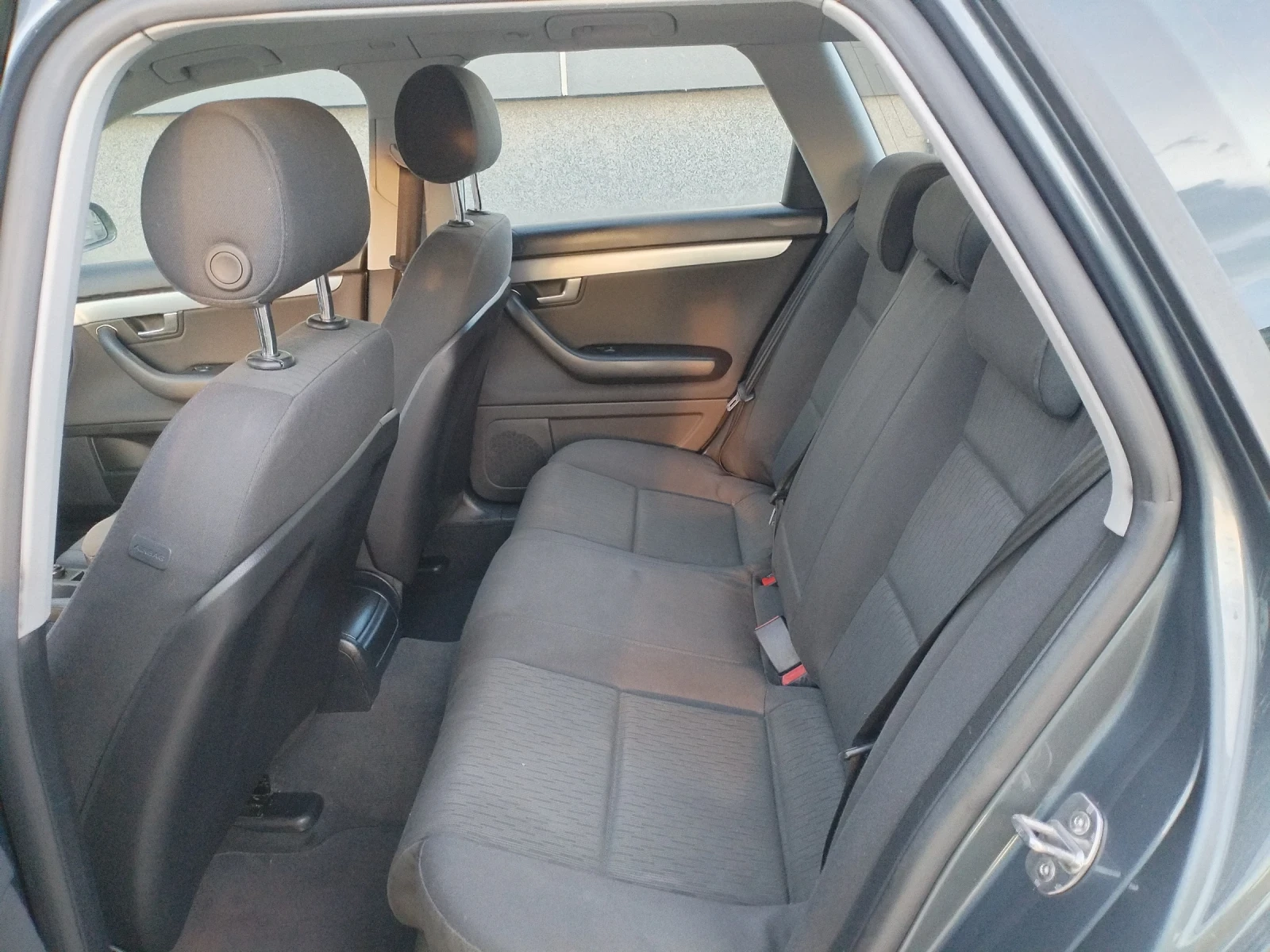 Audi A4 1.9 TDI 116hp Климатроник 4ел.стъкла Халогени Уник, снимка 12 - Автомобили и джипове - 54481933