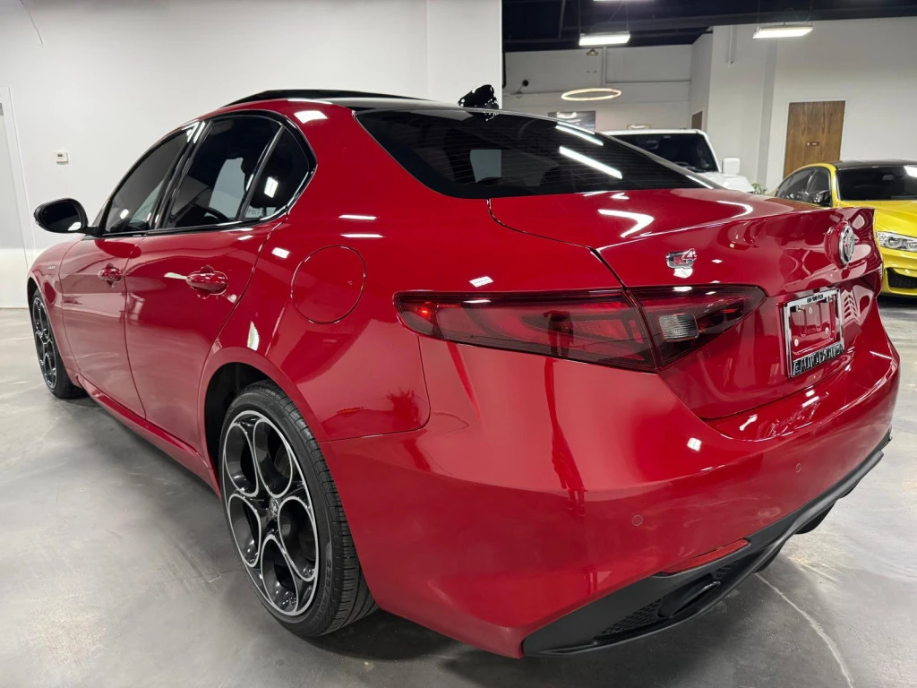 Alfa Romeo Giulia Veloce* Червена кожа* H/K* Камера* Дистроник* Разш, снимка 2 - Автомобили и джипове - 55148152