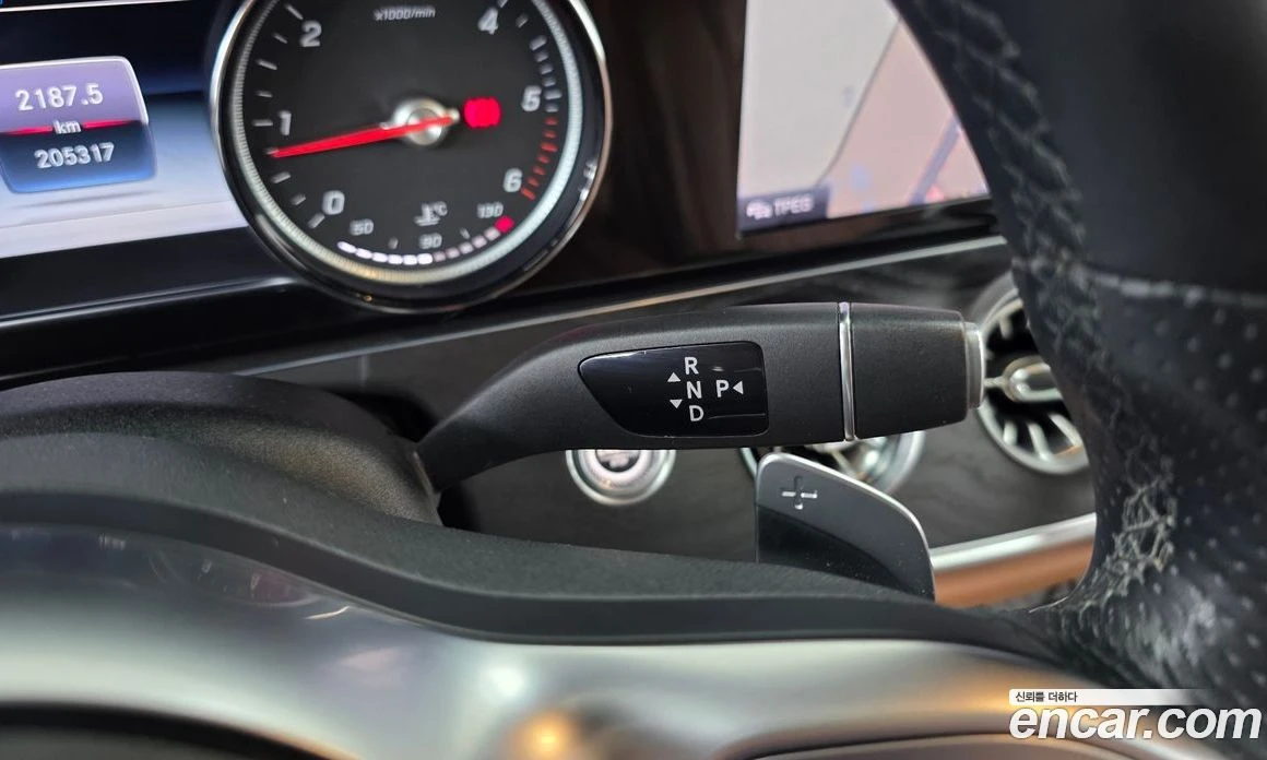 Mercedes-Benz E 220 Coupe, снимка 9 - Автомобили и джипове - 55794419