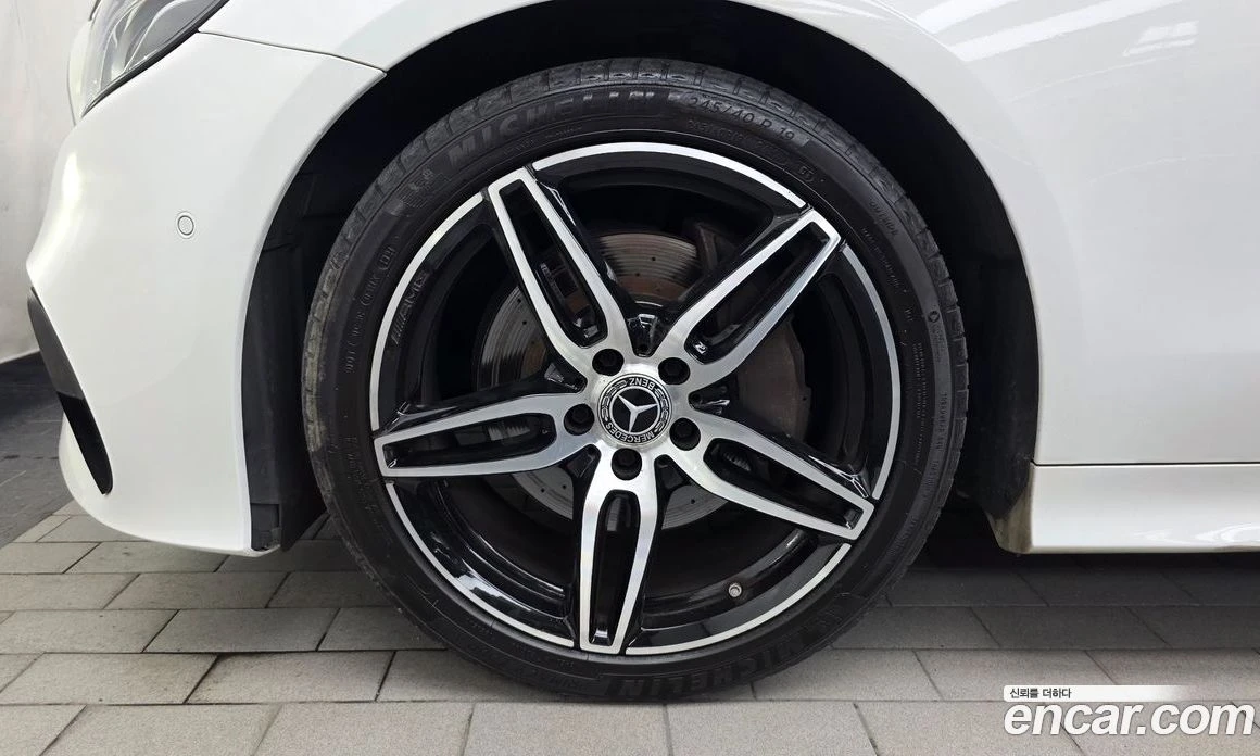 Mercedes-Benz E 220 Coupe, снимка 5 - Автомобили и джипове - 55794419