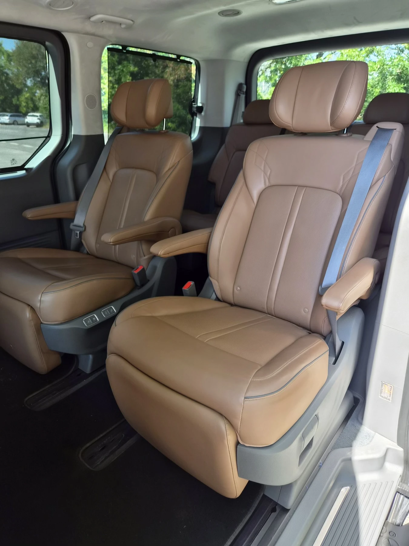 Hyundai Staria, снимка 4 - Автомобили и джипове - 55843369