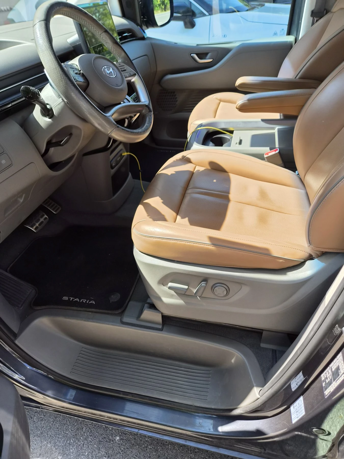 Hyundai Staria, снимка 3 - Автомобили и джипове - 55843369