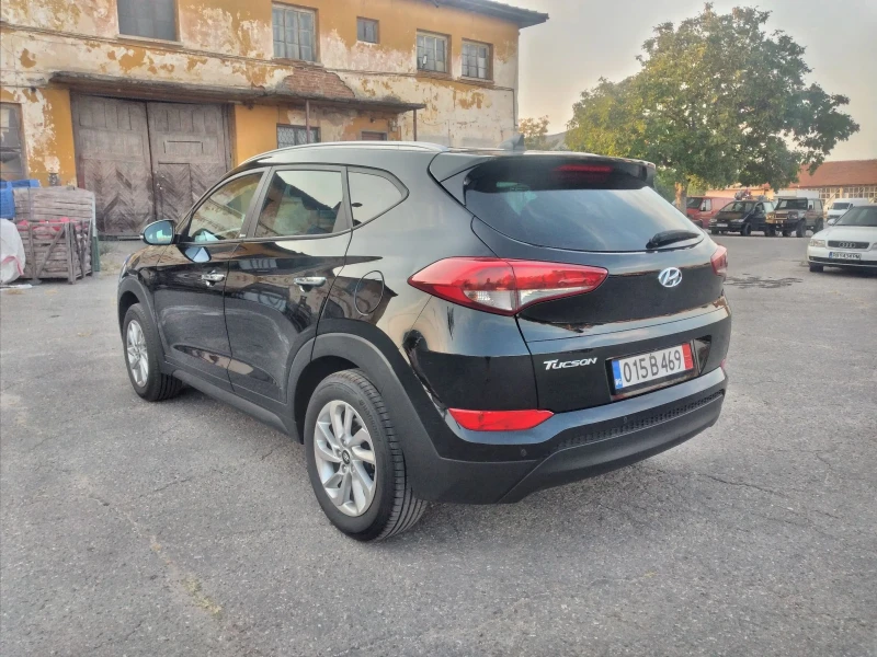 Hyundai Tucson 1.6 уникан, снимка 4 - Автомобили и джипове - 51671107