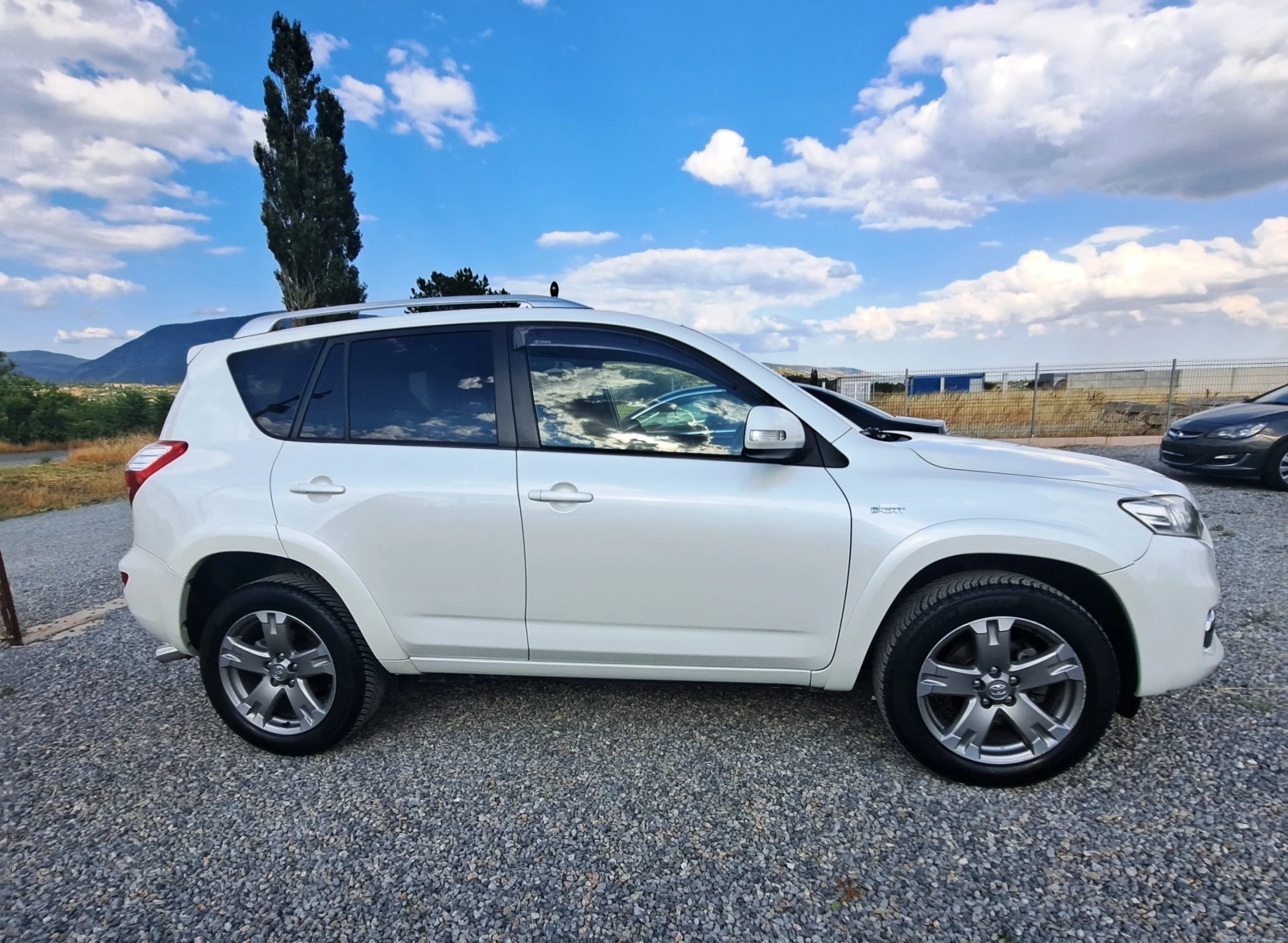 Toyota Rav4 2.2 D-CAT* 4x4* CROSSOVER* АВТОМАТ* НАВИ* ОТЛИЧЕН! - изображение 6