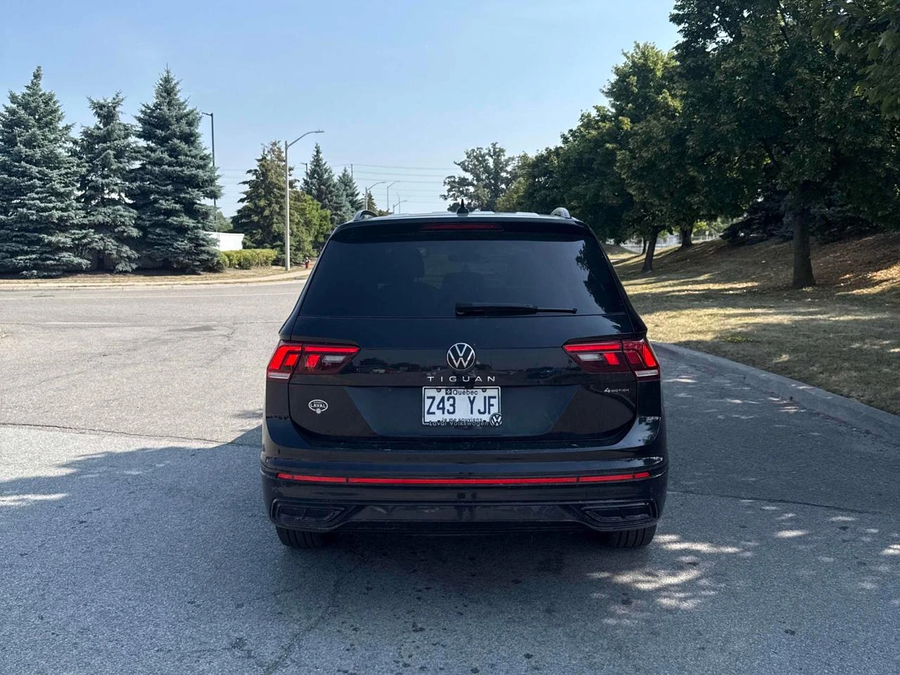 VW Tiguan Comfortline R-Line Black * Авто финансиране* Карфа - изображение 4