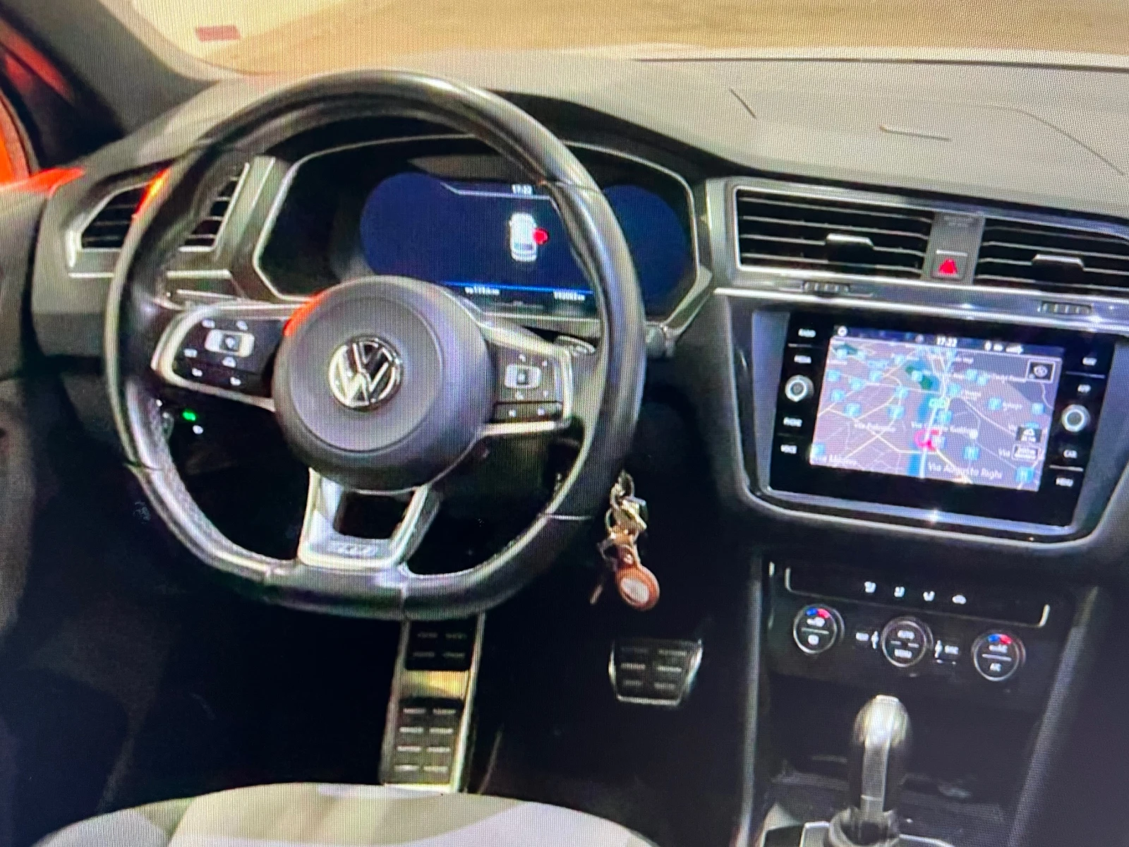 VW Tiguan 2.0TDI, 4-MOTION, R LINE, FULL SERVICE VW!!! - изображение 6