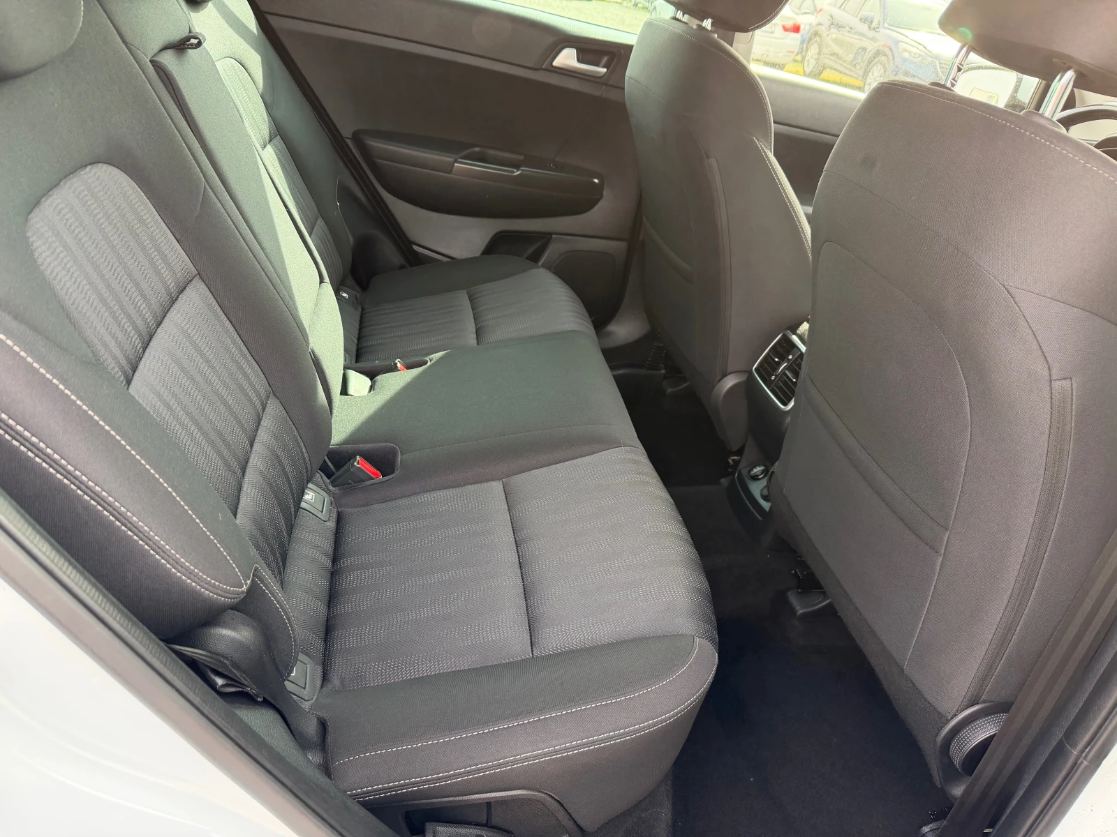 Kia Sportage 1.6 GDI(КАТО НОВA), снимка 15 - Автомобили и джипове - 53915482