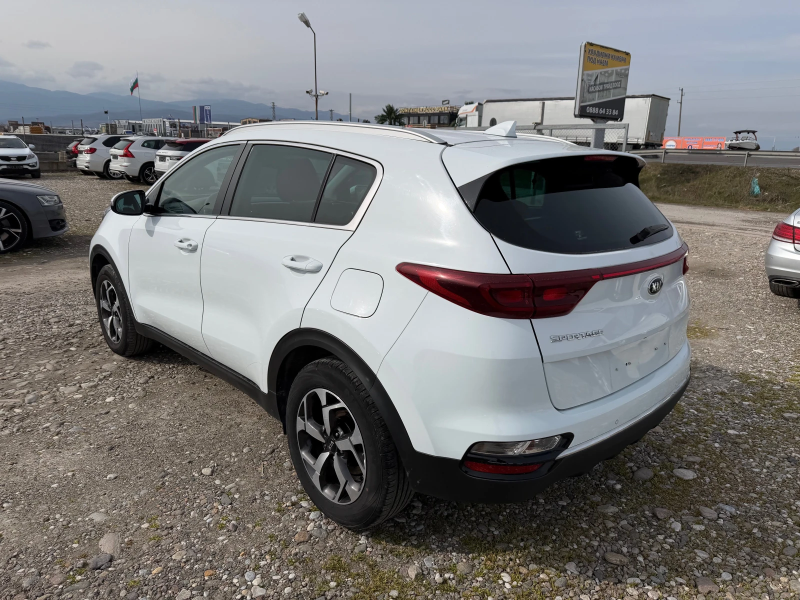 Kia Sportage 1.6 GDI(КАТО НОВA), снимка 8 - Автомобили и джипове - 53915482