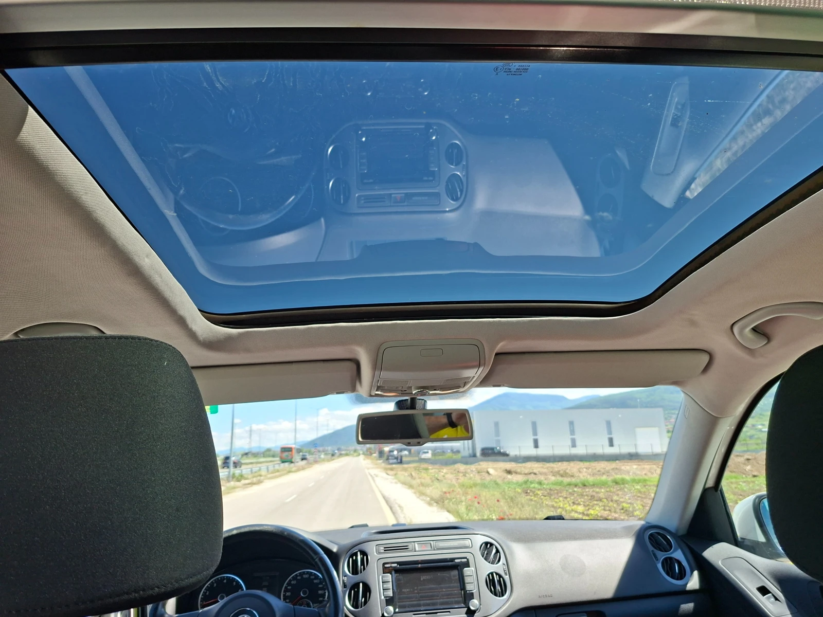 VW Tiguan 2.0 TSI 4motion Sp&Style 180ps. Швейцария, снимка 12 - Автомобили и джипове - 54595830