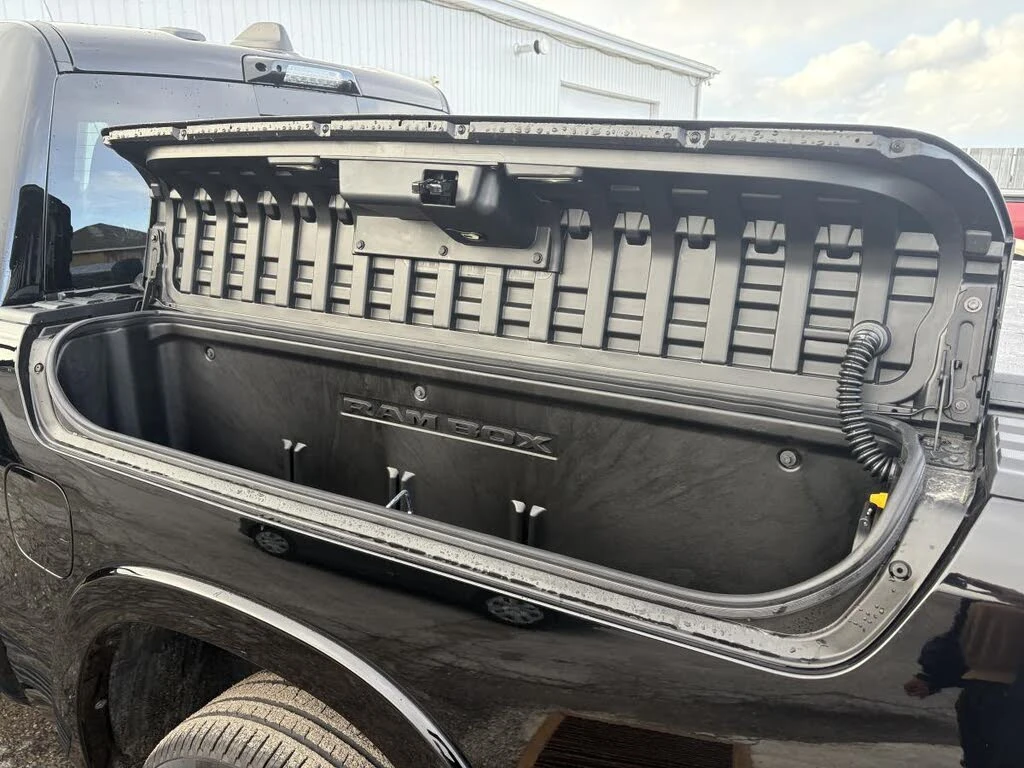 Dodge RAM 1500  Limited Crew Cab 4WD, снимка 9 - Автомобили и джипове - 54611807
