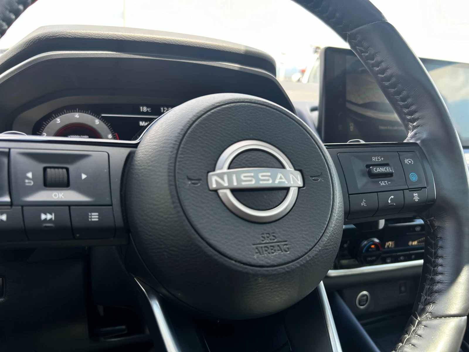Nissan Qashqai 1.3 DDT Tekna Plus 4x2 A/T, снимка 7 - Автомобили и джипове - 55280889