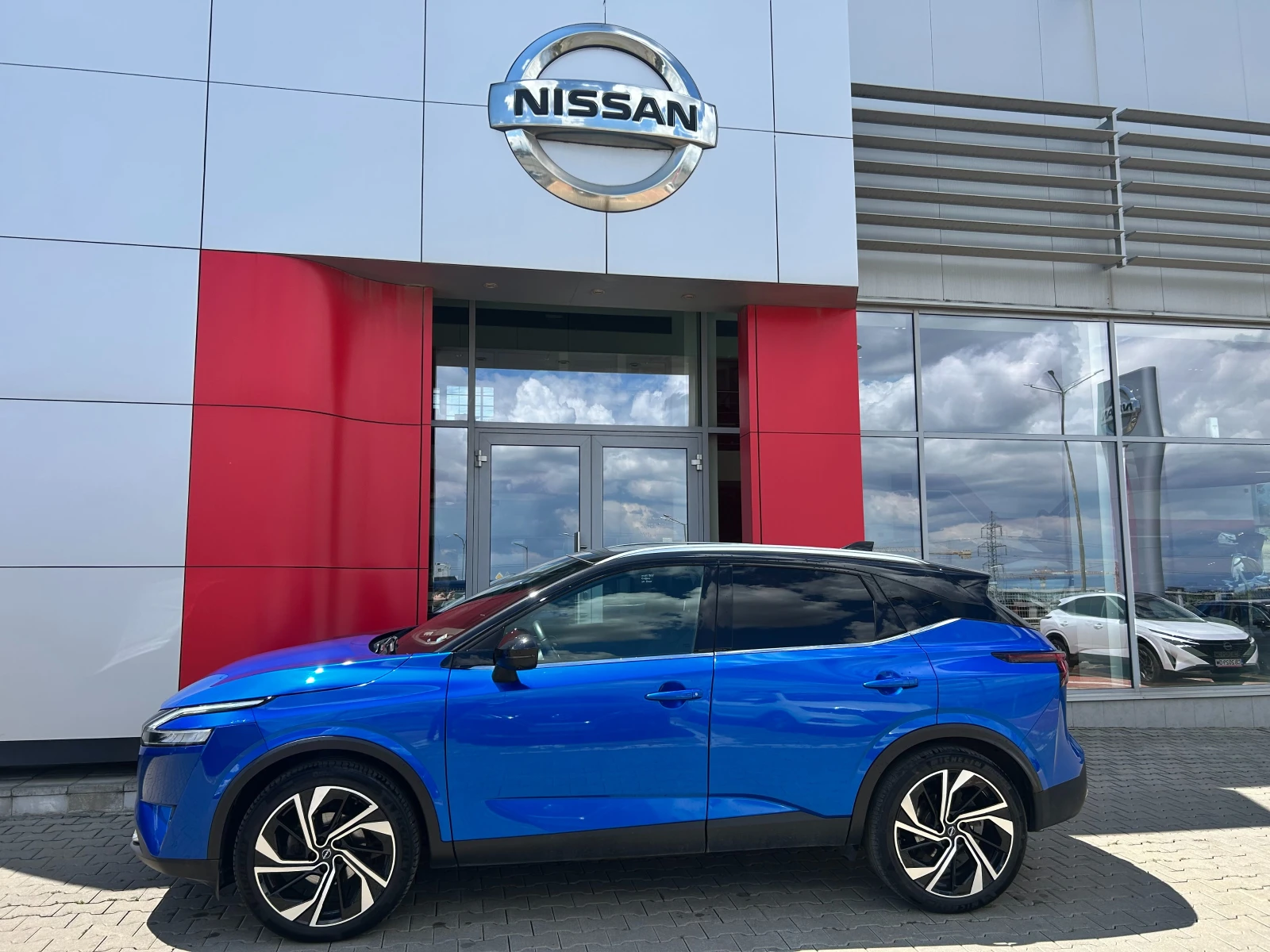 Nissan Qashqai 1.3 DDT Tekna Plus 4x2 A/T, снимка 2 - Автомобили и джипове - 55280889