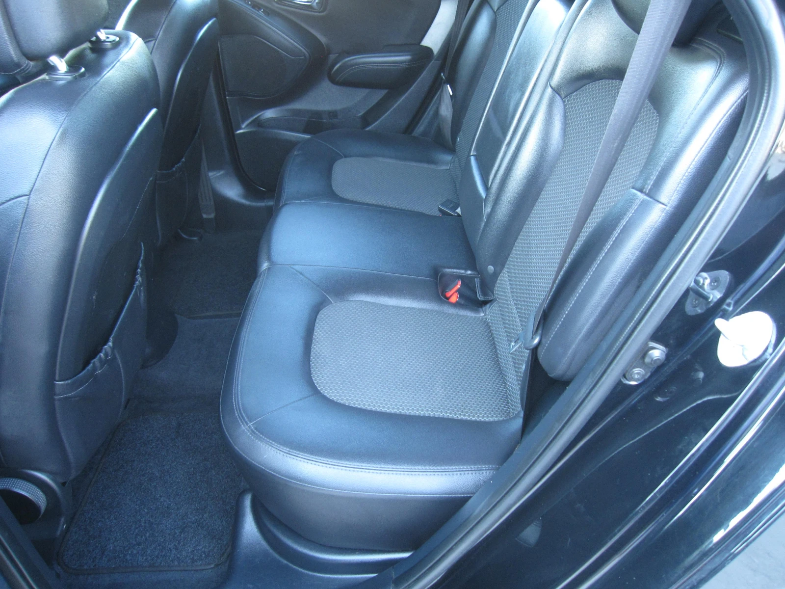 Hyundai IX35 1, 6, Кожа, Подгрев, 138х.КМ, снимка 12 - Автомобили и джипове - 55326488