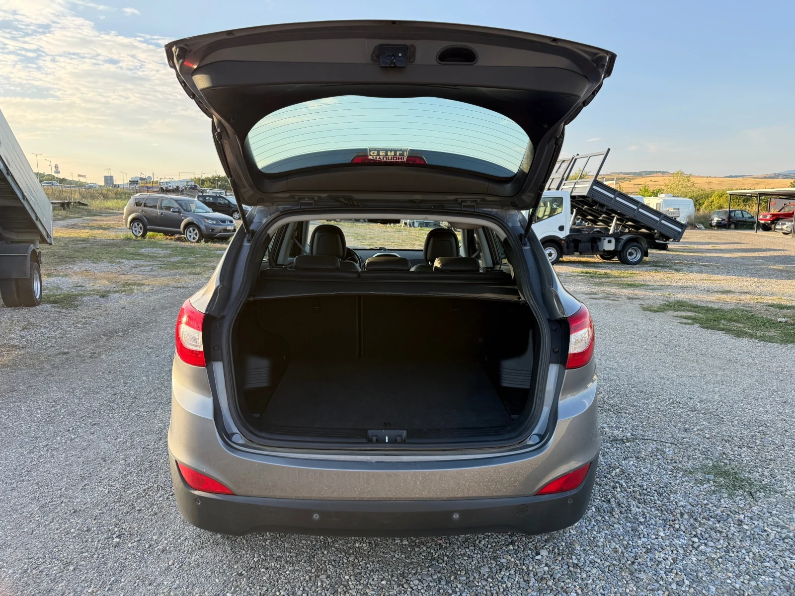 Hyundai IX35 2.0 CRDI, снимка 11 - Автомобили и джипове - 55806789