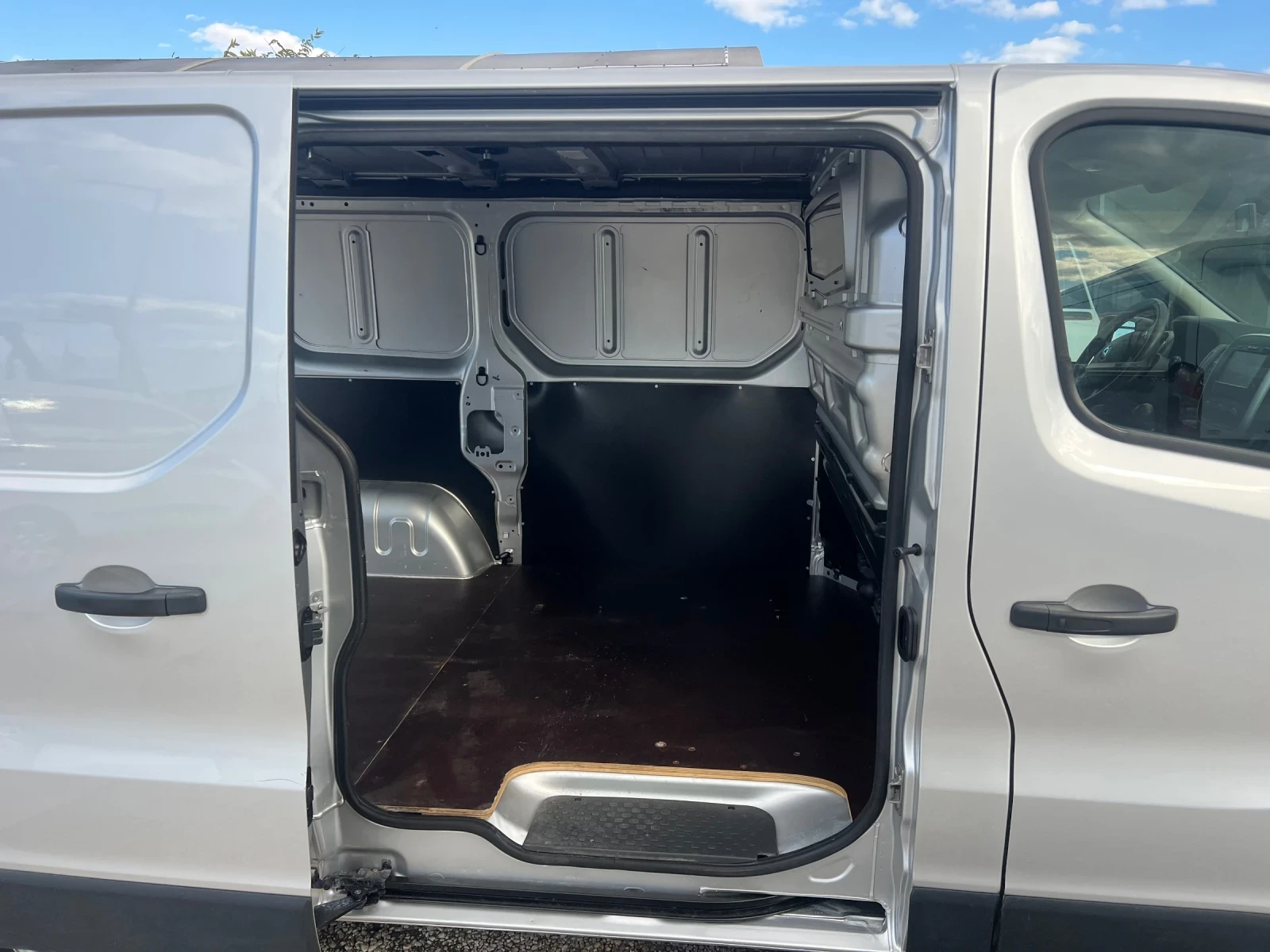 Renault Trafic 1.6d - изображение 8