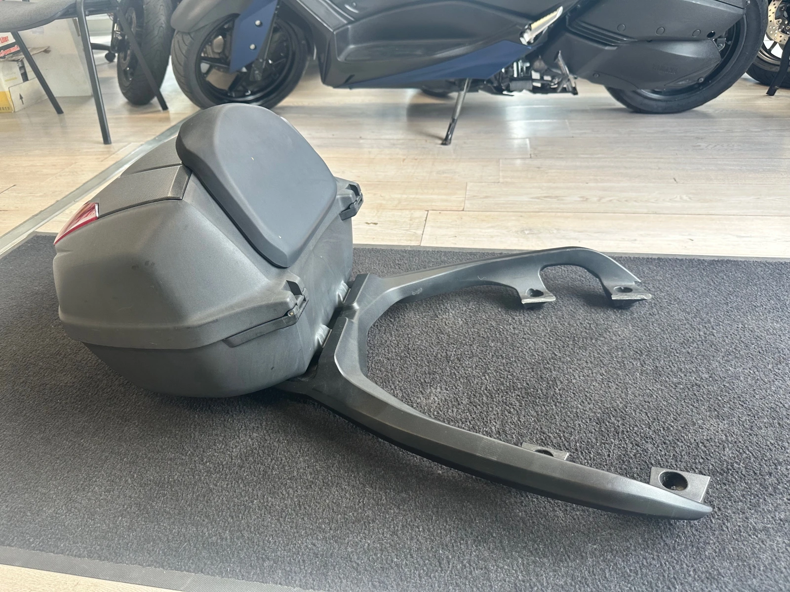 Yamaha X-max стойка + куфар, снимка 11 - Мотоциклети и мототехника - 55122460