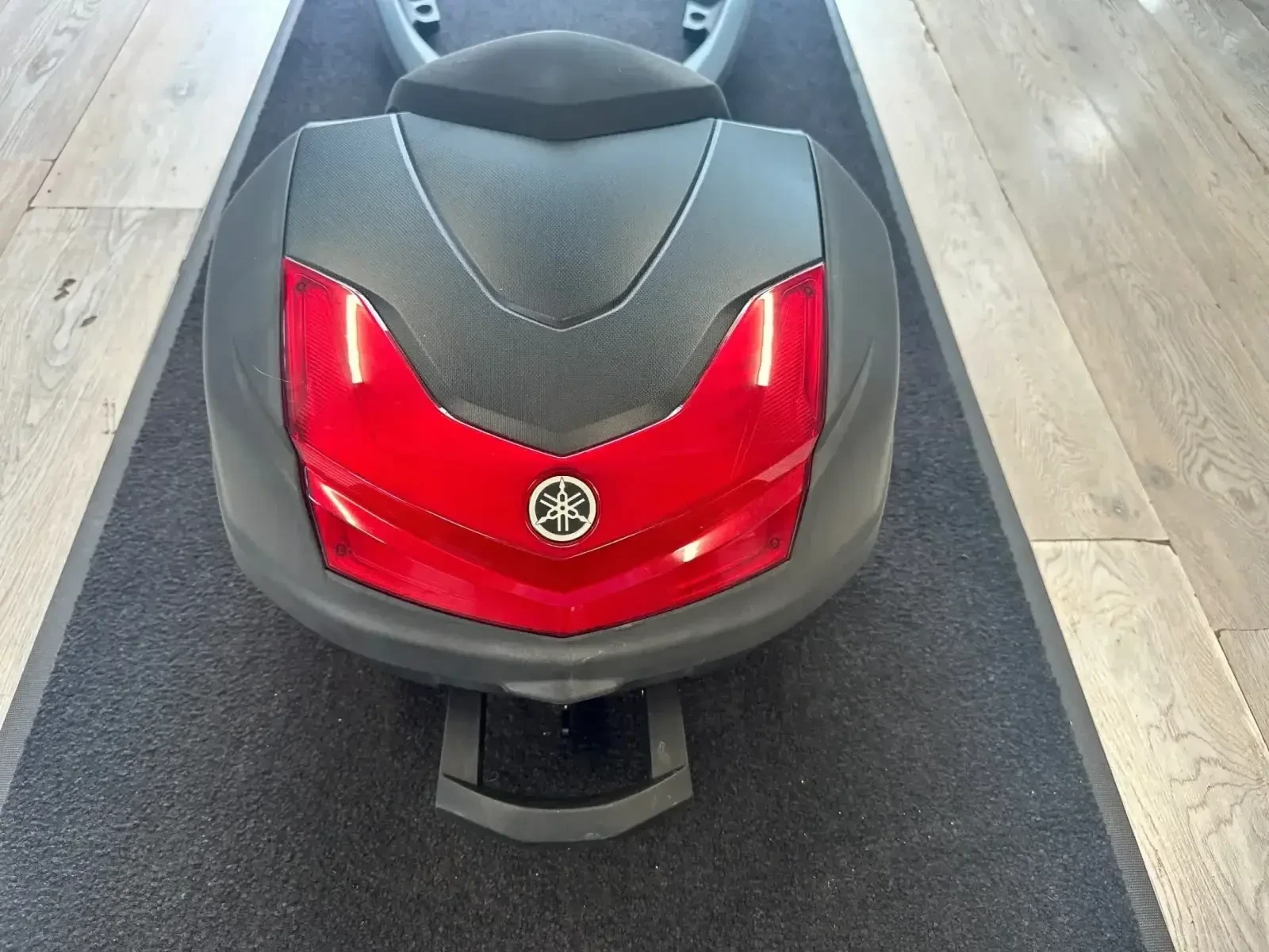 Yamaha X-max стойка + куфар, снимка 3 - Мотоциклети и мототехника - 55122460