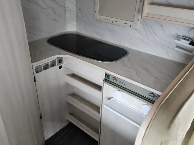 Кемпер HYMER / ERIBA  Hyundai Grand Starex с ВИДЕО, снимка 15 - Каравани и кемпери - 51350354