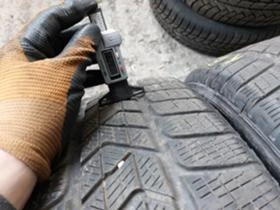 Гуми Зимни 235/65R17, снимка 3